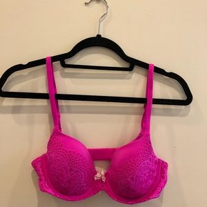 hot pink victoria’s secret bra 34c